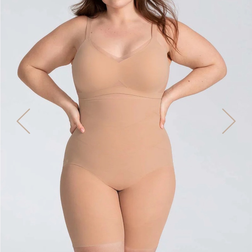 NWT! SuperPower Shorts Honeylove